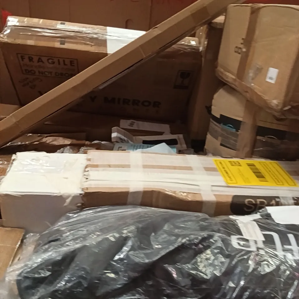 PALLET OF ASSORTED ITEMS INCLUDING - SCREEN PROTECTOR, AIR COOLER, FAN WITH LIGHT