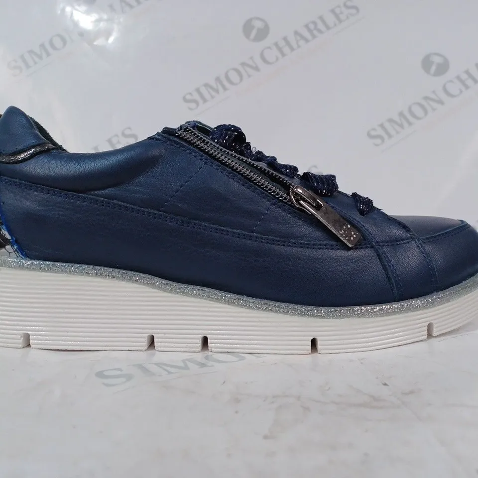 MODA IN PELLE GENE TRAINER - NAVY UK 5 - BOXED 