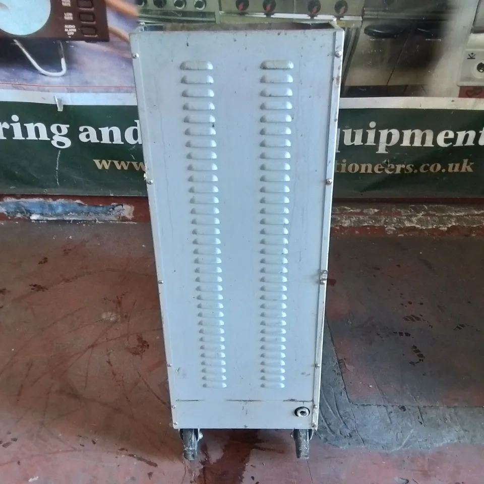 COMMERCIAL TWIN BASKET GAS FRYER - FSN001