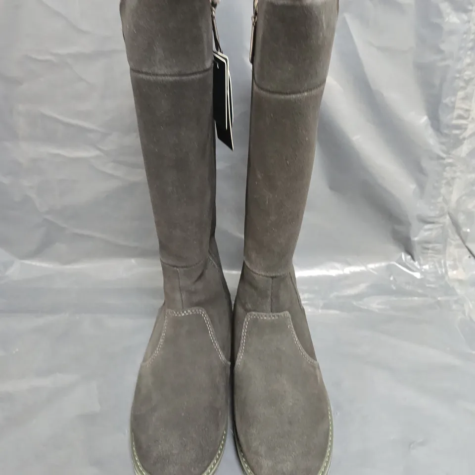 BOXED OUTLET EMU ALL WEATHER WATERPROOF COLL SUEDE SHEEPSKIN MOONTA HIGH BOOT - UK SIZE 3