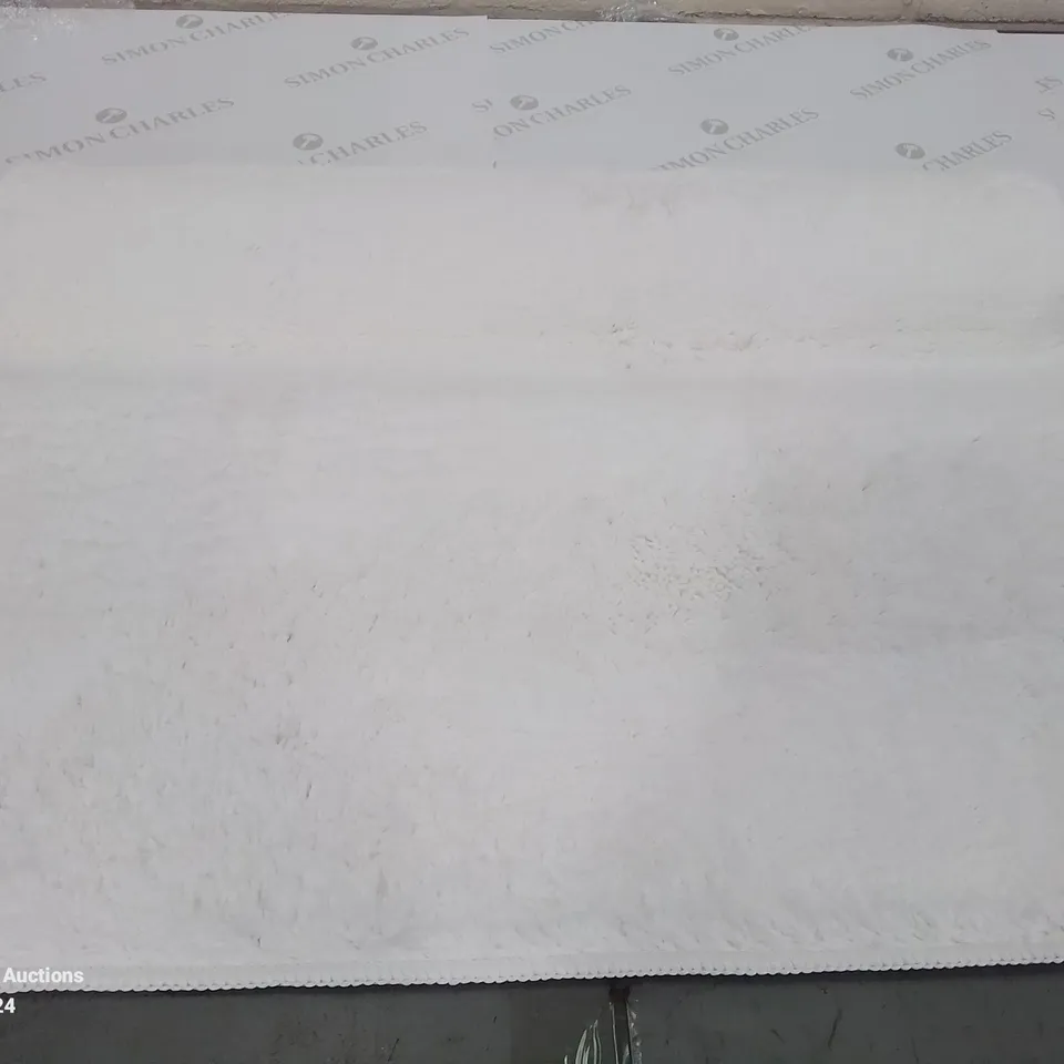 BRAND NEW PACO HOME 750 WHITE LAGOS RUG SIZE 70CM X 120CM 