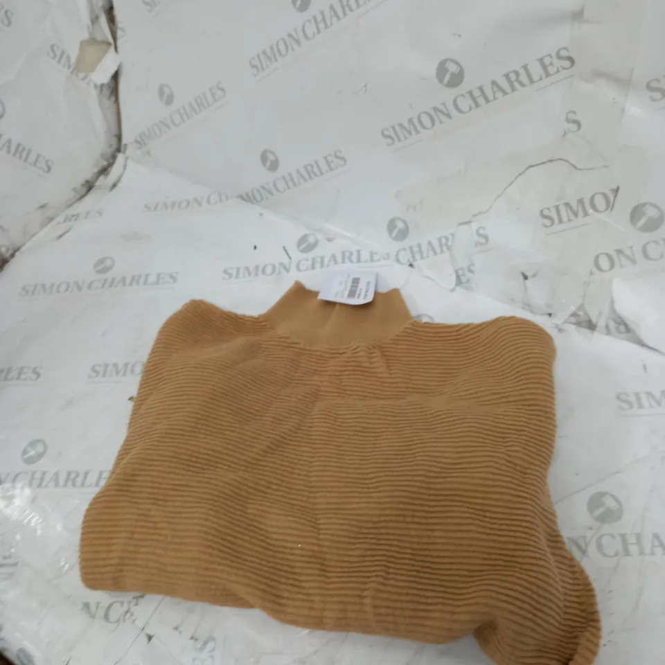 BOX OF ASSORTED CLOTHING ITEMS TO INCLUDE TOPS, SWEATERS, COATS ETC 