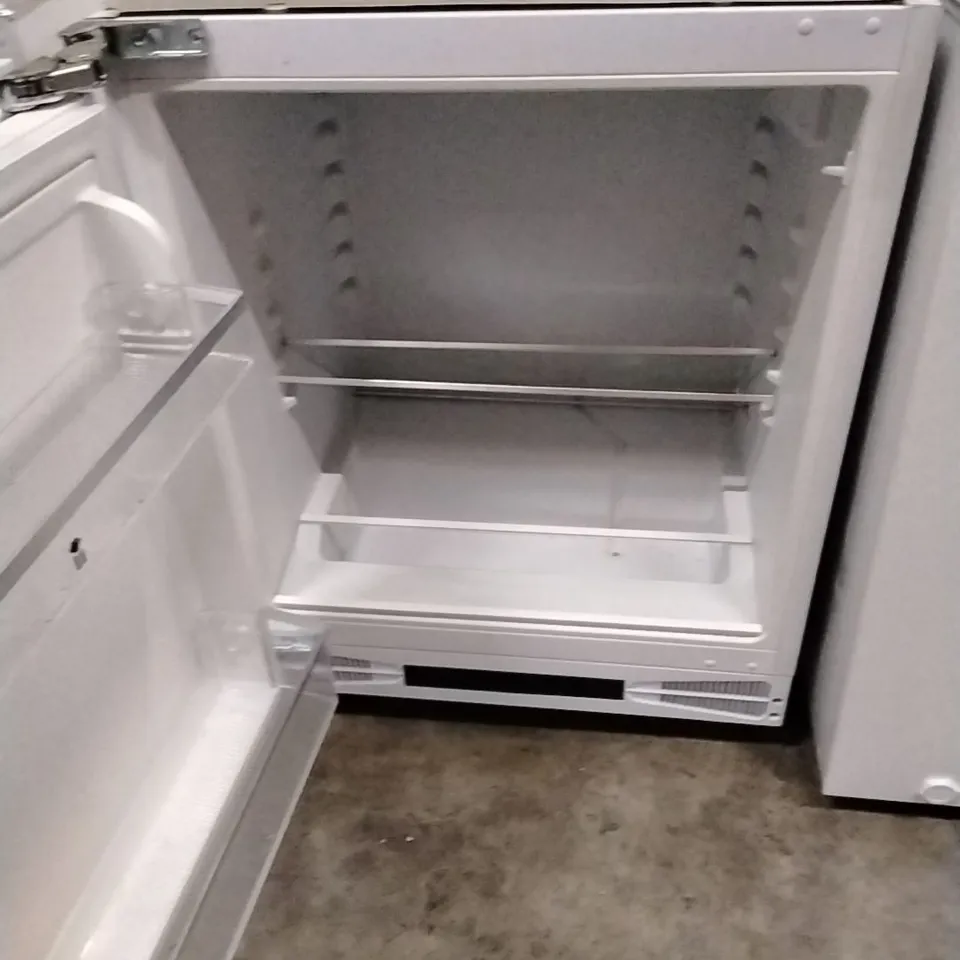 DE SANTII 135 LITRE INTEGRATED UNDER COUNTER FRIDGE - WHITE