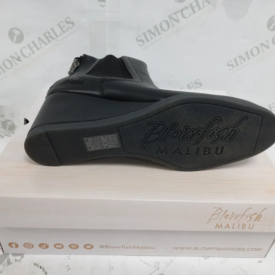 BOXED BLACK BLOWFISH BOOTS SIZE 7 