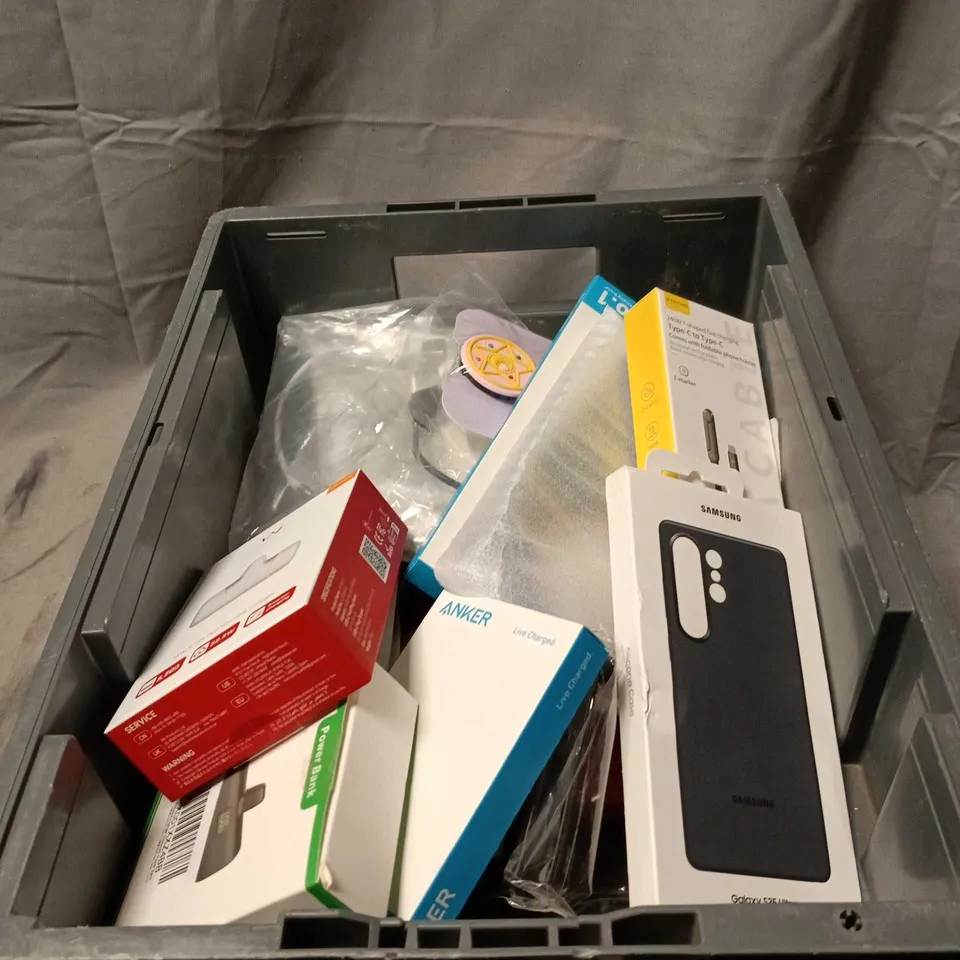 APPROXIMATELY 18 ASSORTED HOUSEHOLD ITEMS TO INCLUDE SAMSUNG GALAXY CASE, POWER BANK, CHARGE CABLE, PORTABLE CHARGER ETC