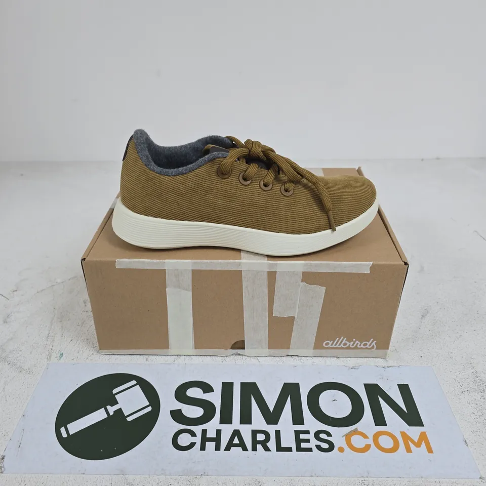 BOXED PAIR OF ALLBIRDS RUNNER NZ CORDUROY TRAINERS IN DARK TAN - UK 4.5