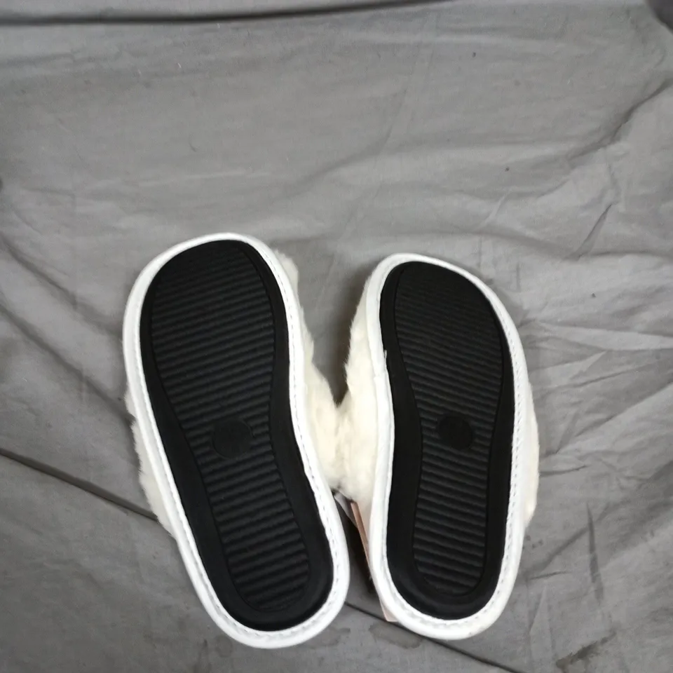 VICTORIA'S SECRET WOMEN'S PLUSH FAUX-FUR SLIPPERS – WHITE - SIZE S