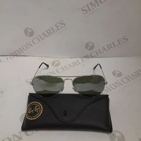 RAY-BAN AVIATOR LARGE METAL FRAMED SUNGLASSES 
