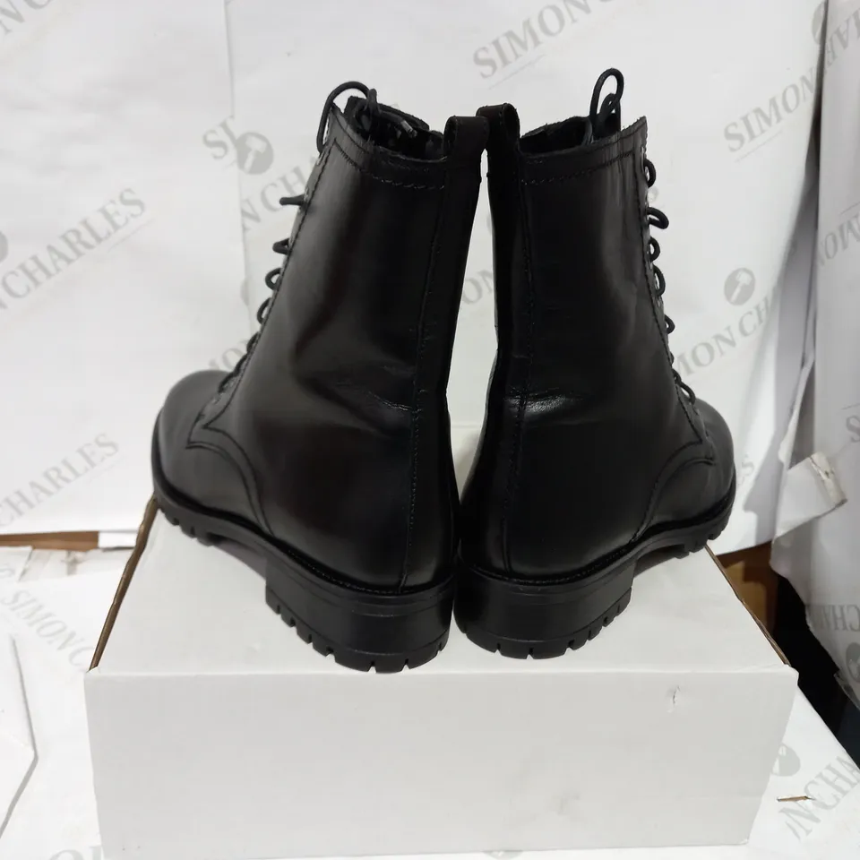 BOXED PAIR OF - SIZE 