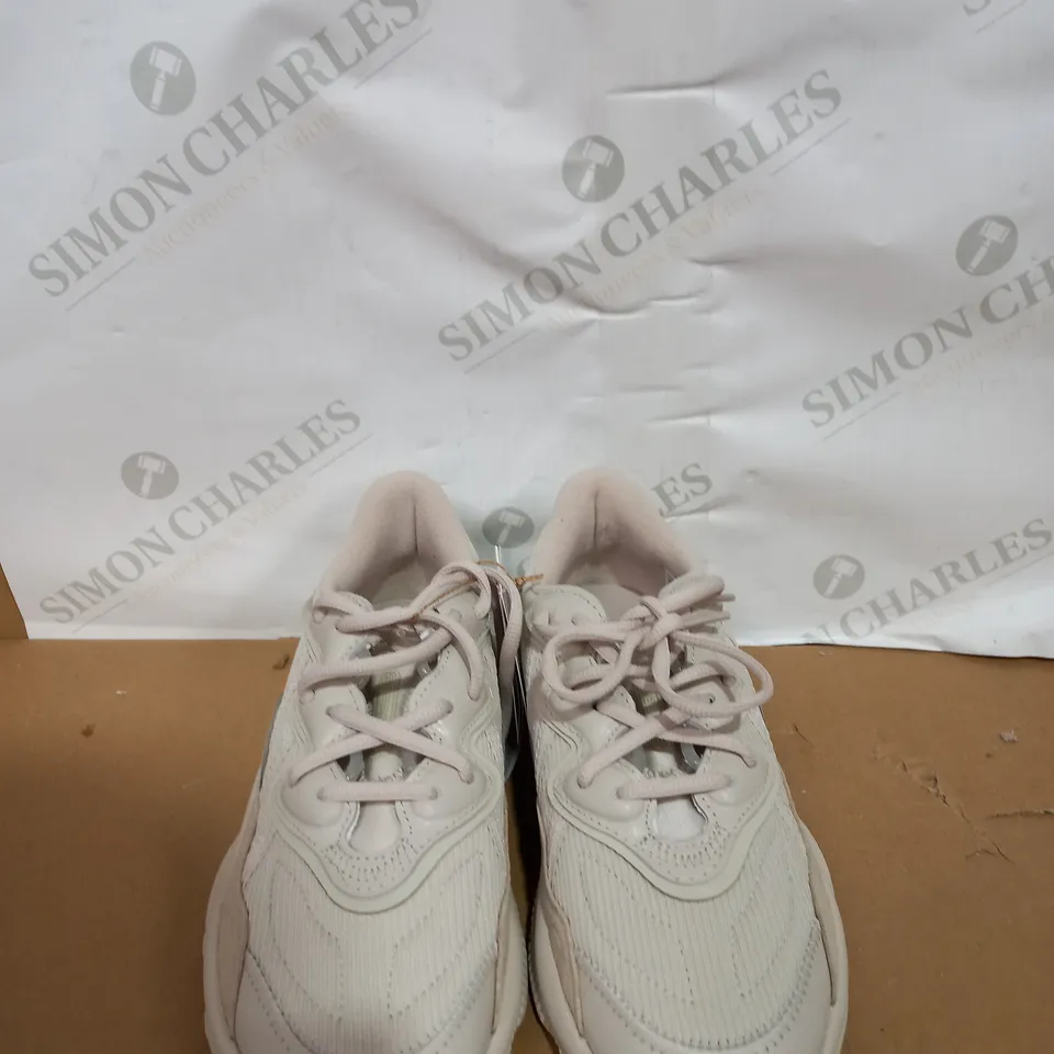 PAIR OF BOXED ADIDAS OZWEEGO TRAINERS SIZE 4