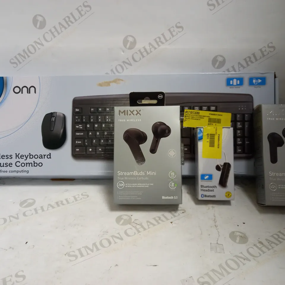 LOT OF APPROXIMATELY 20 ELECTRICAL ITEMS, TO INCLUDE KEYBAORD, EARPHONES, ETC