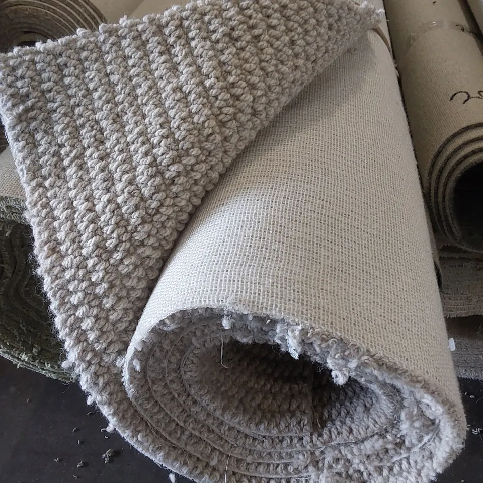 ROLL OF QUALITY FOUR SEASONS OSPREY GALLOWAY WIGTOWN CARPET // SIZE: APPROX 5 X 2.63m