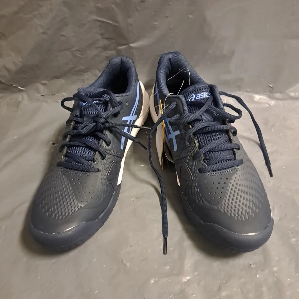 PAIR OF ASICS GEL CHALLENGER 14 TRAINERS IN BLUE MULTI SIZE 8.5