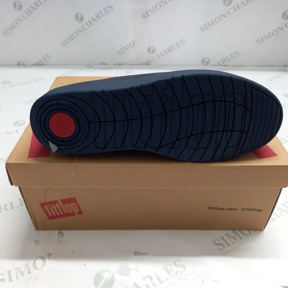 BOXED PAIR OF FIRFLOPS RALLY LEATHER SLIP-ON TRAINERS IN MIDNIGHT NAVY - UK 7