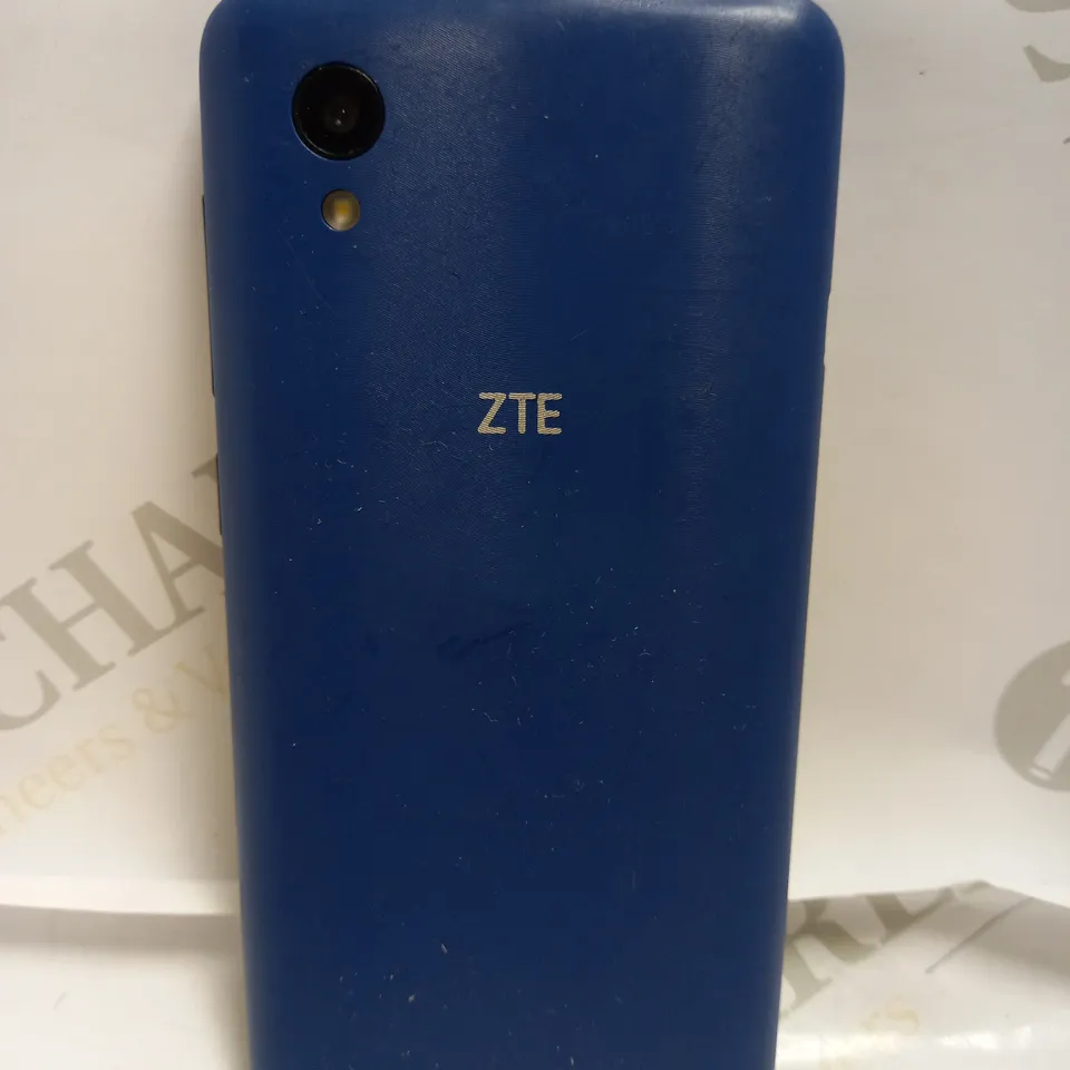 ZTE BLADE MOBILE PHONE IN BLUE 