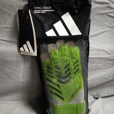 ADIDAS PREDATOR GK GLOVES TRAINING JUNIOR SIZE 6 IN NEON GREEN