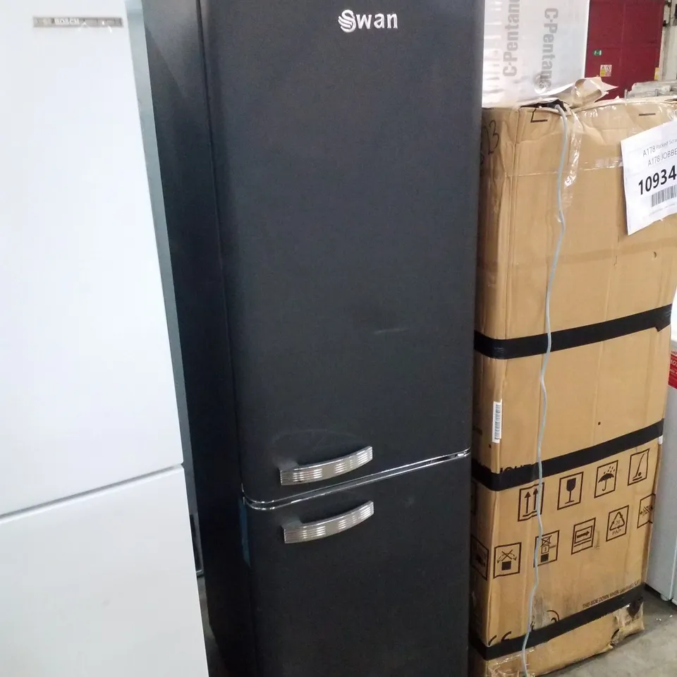 SWAN RETRO SLIMLINE FRIDGE FREEZER BLACK - UNPROCESSED RAW RETURN