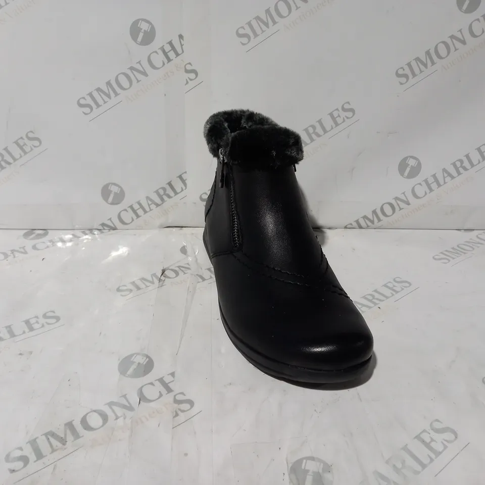 BOXED PAIR OF RIEKER FUR CUFF BOOTS IN BLACK UK SIZE 5