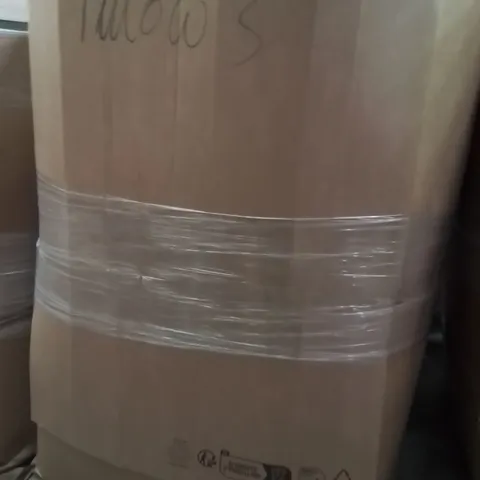 PALLET CONTAINING A LARGE QUANTITY OF PILLOWS