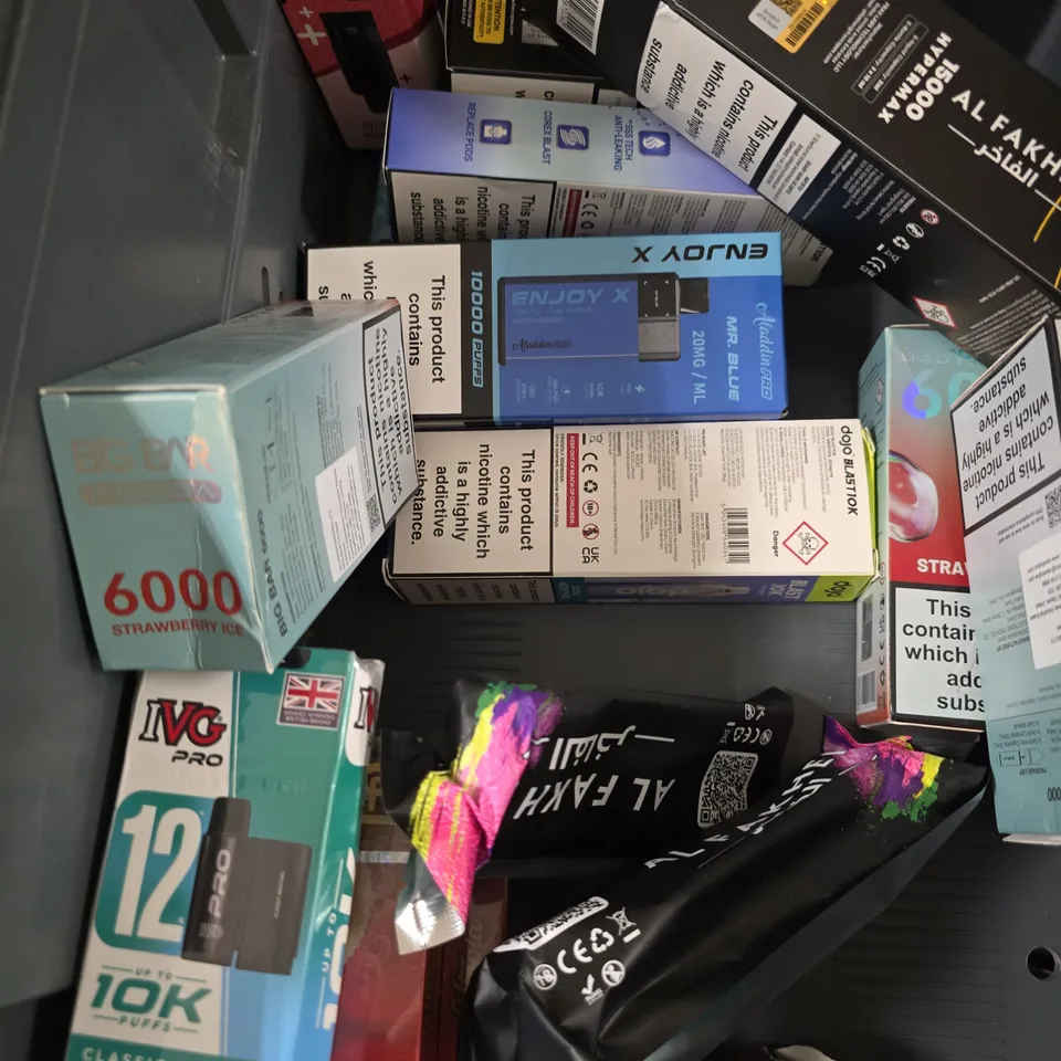TOTE OF APPROXIMATEY 20 ASSORTED E-CIGARETTES AND ACCESSORIES TO INCLUDE - LOST MARY - DOJO - ETC