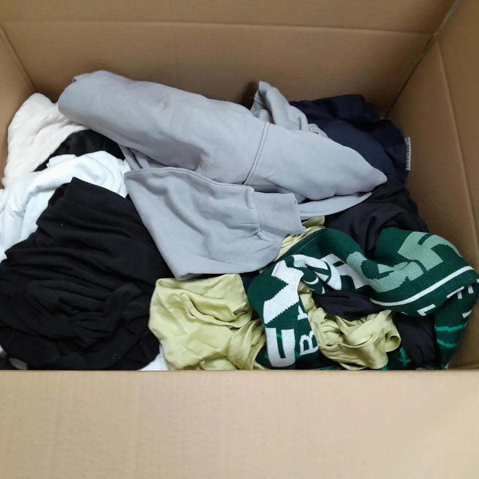 LARGE QUANTITY OF ASSORTED CLOTHING ITEMS TO INCLUDE H&M AND BERSHKA