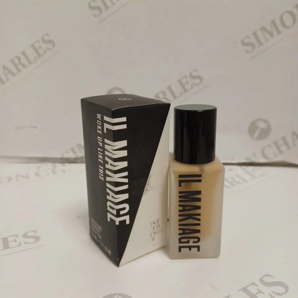 BOXED IL MAKIAGE FLAWLESS BASE FOUNDATION. 