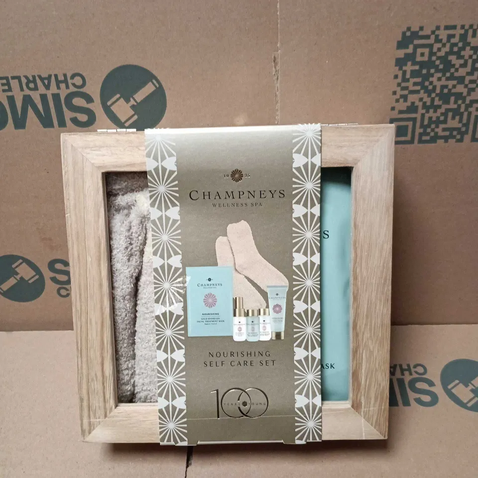 CHAMPNEYS WELLNESS SPA NOURISHING SELF CARE SET IN WOODEN BOX