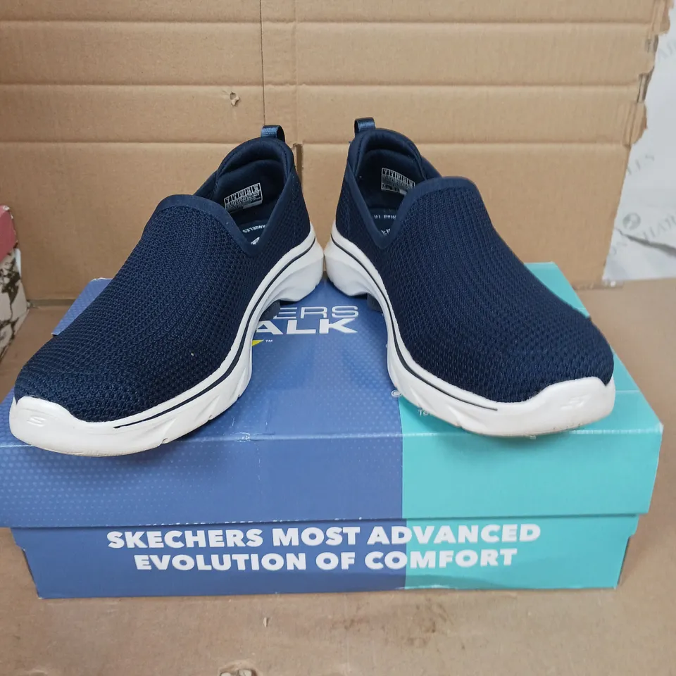 SKECHERS GO WALK 7 TRAINERS BLUE SIZE 4