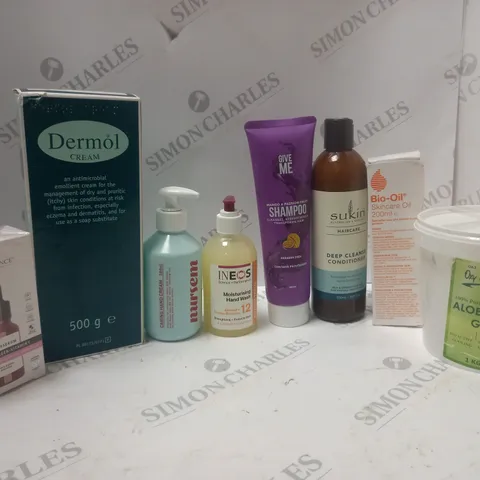 LOT OF ASSORTED COSMETIC ITEMS TO INCLUDE DERMOL CREAM, BIO-OIL AND SUKIN