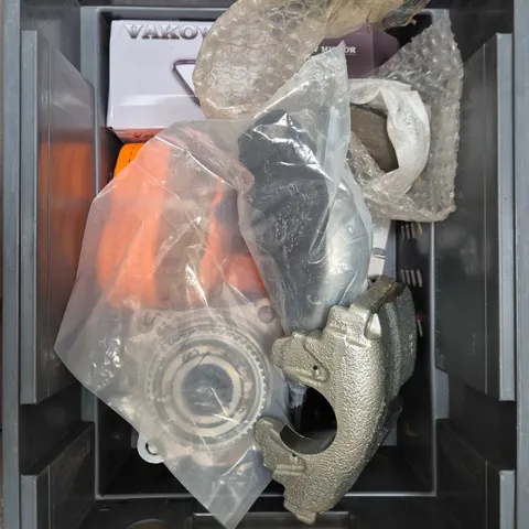 APPROXIMATELY 6 ASSORTED VEHICLE PARTS & ACCESSORIES
