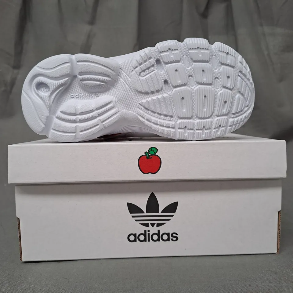 BOXED PAIR OF ADIDAS HELLOW KITTY KIDS SHOES IN WHITE/RED UK SIZE 8.5
