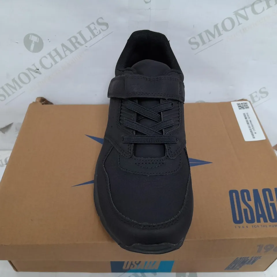 BOXED PAIR OF OSAGA 1964 VELCRO/LACE TRAINERS IN BLACK - SIZE 36