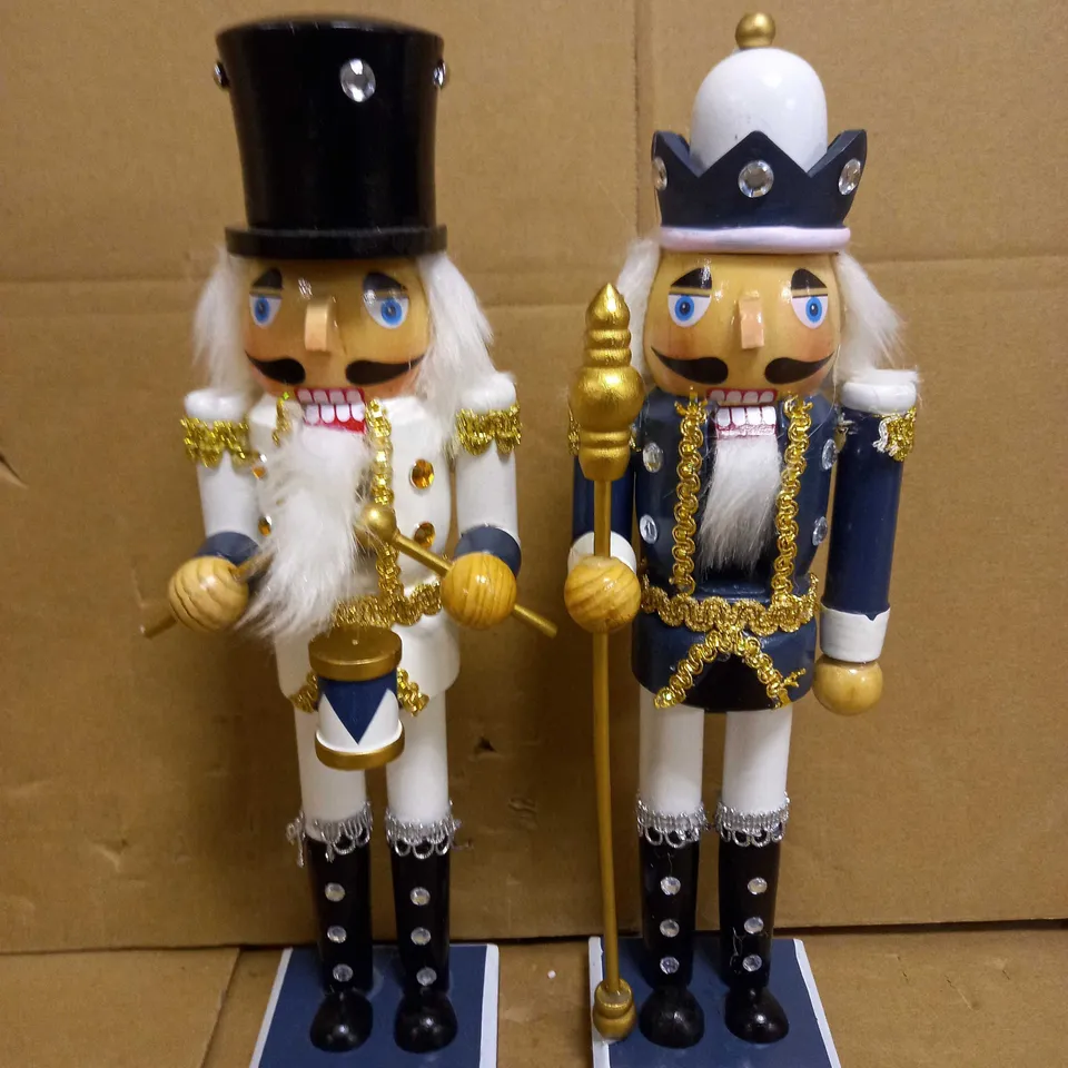 DESIGNER SET OF 2 WOODEN NUTCRACKERS RRP £29.99
