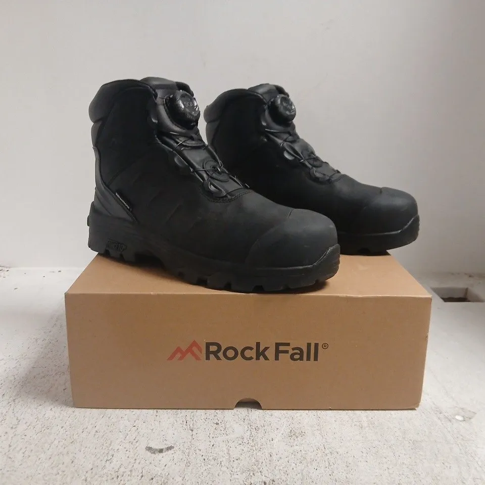 BOXED PAIR OF ROCKFALL SAFETY BOOTS IN BLACK SIZE UK 8