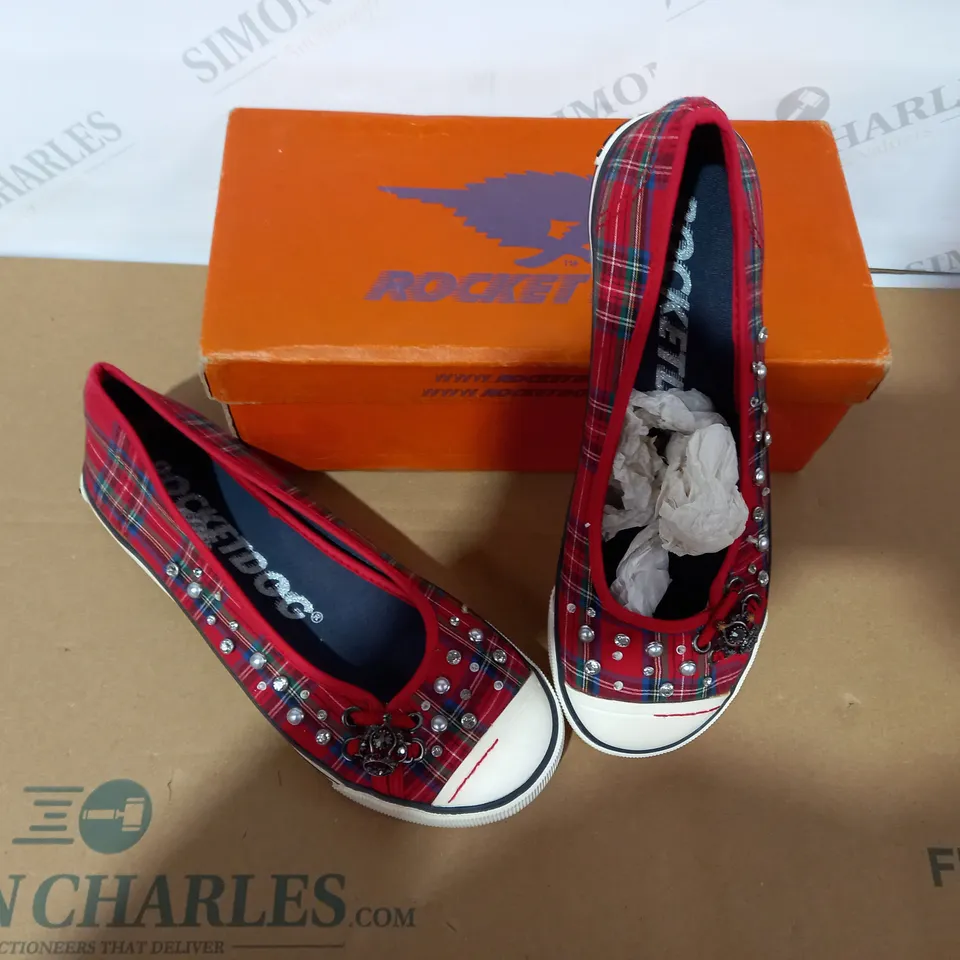 BOXED PAIR OF ROCKET DOG TARTAN DETAIL SHOES SIZE 39