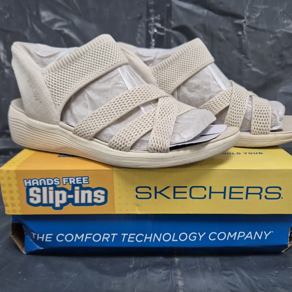 BOXED PAIR OF SKECHERS SLIP-INS SANDALS IN OFF WHITE SIZE 7