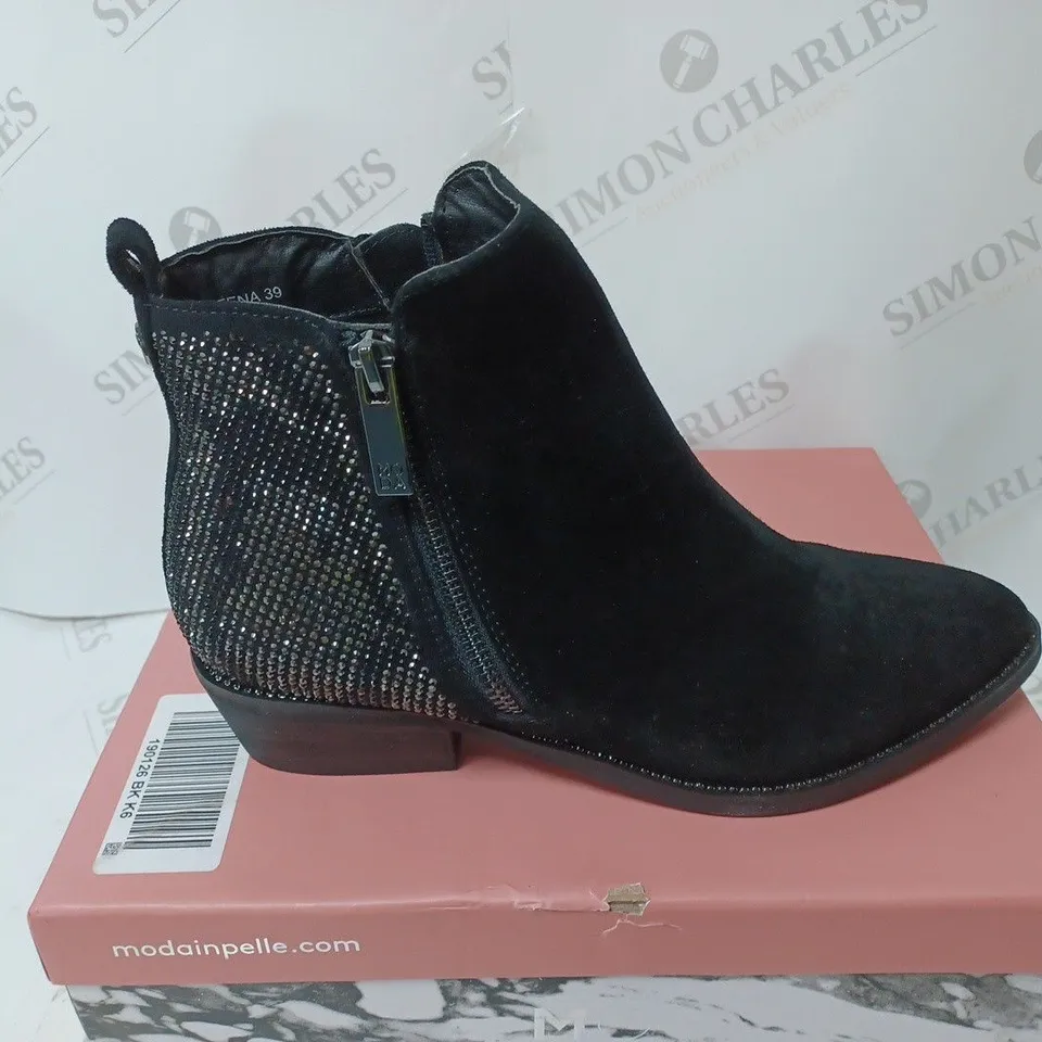 BOXED PAIR OF MODA IN PELLE KATREENA CRYSTAL ANKLE BOOTS, BLACK - SIZE 6