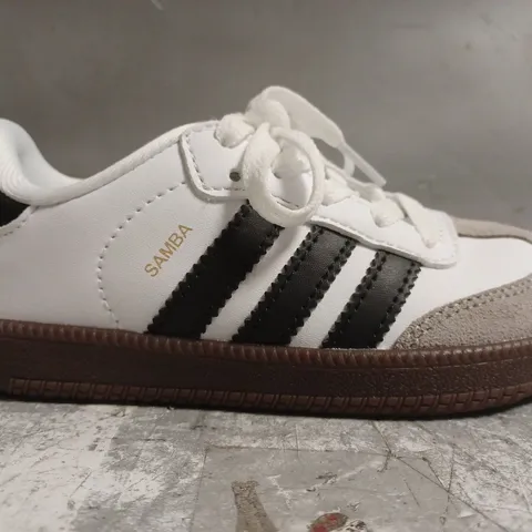 BOXED PAIR OF ADIDAS INFANT SAMBA SHOES IN WHITE/BLACK SIZE UK 11