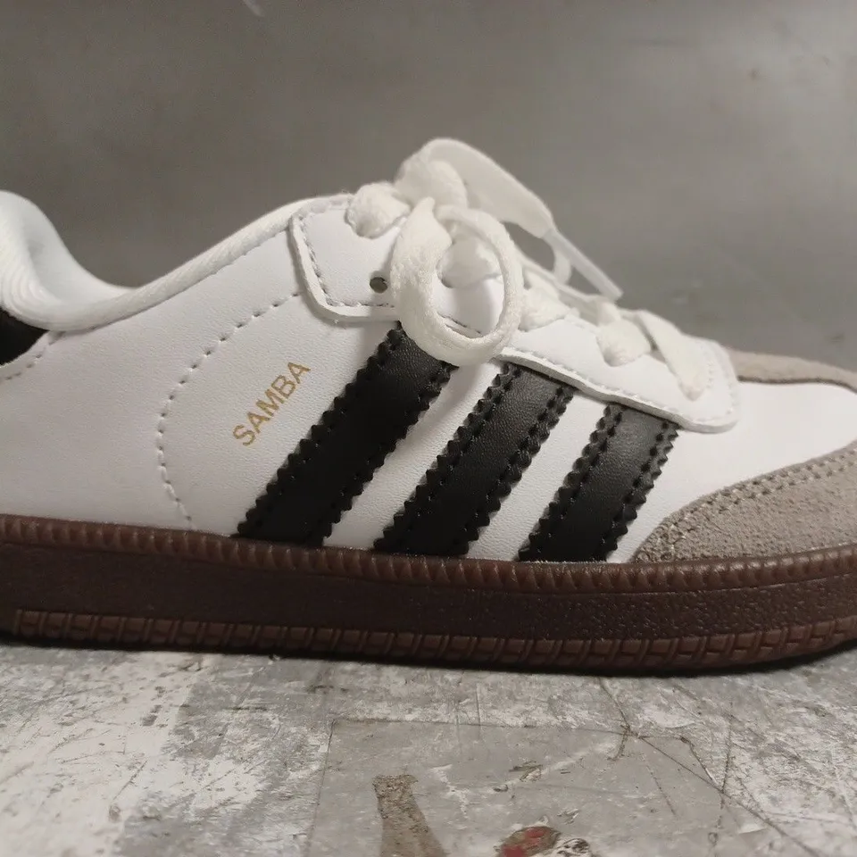 BOXED PAIR OF ADIDAS INFANT SAMBA SHOES IN WHITE/BLACK SIZE UK 11