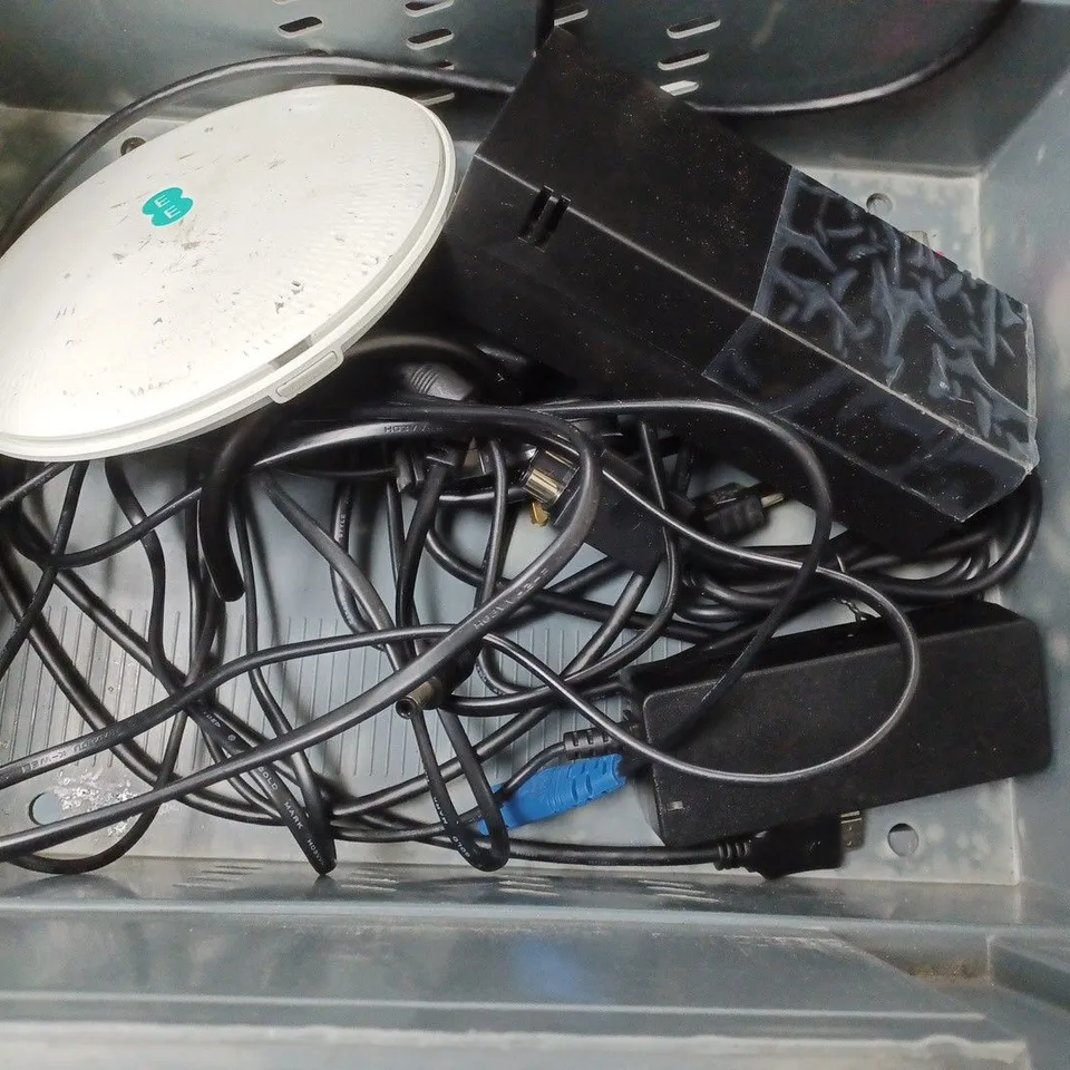 BOX OF APPROXIMATELY 6 ASSORTED ITEMS TO INCLUDE - SKY REMOTE , EE NETWORK BOX , SKY SE210 ETC