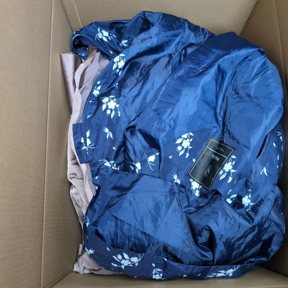 BOX OF APPROXIMATELY 15 ASSORTED CLOTHING ITEMS IN VARIOUS COLOURS, SIZES AND STYLES