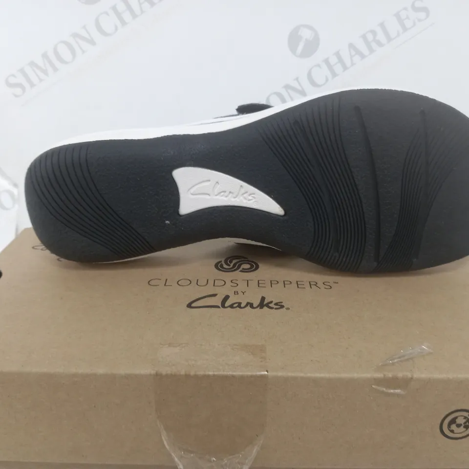 CLARKS BRINKLEY SEA SANDAL - SIZE 7