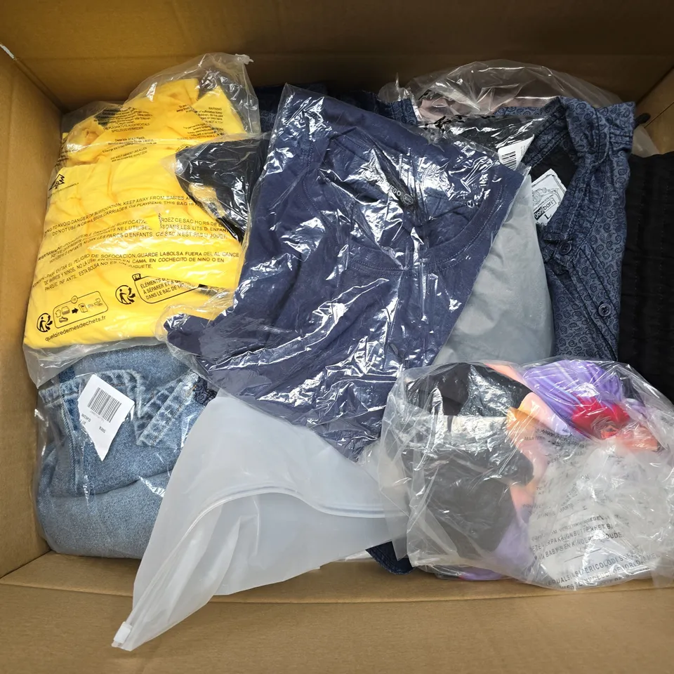 APPROXIMATELY 35 ASSORTED CLOTHING ITEMS IN VARIOUS SIZES, STYLES & COLOURS TO INCLUDE JEANS, TOPS, DRESSES, ETC - COLLECTION ONLY