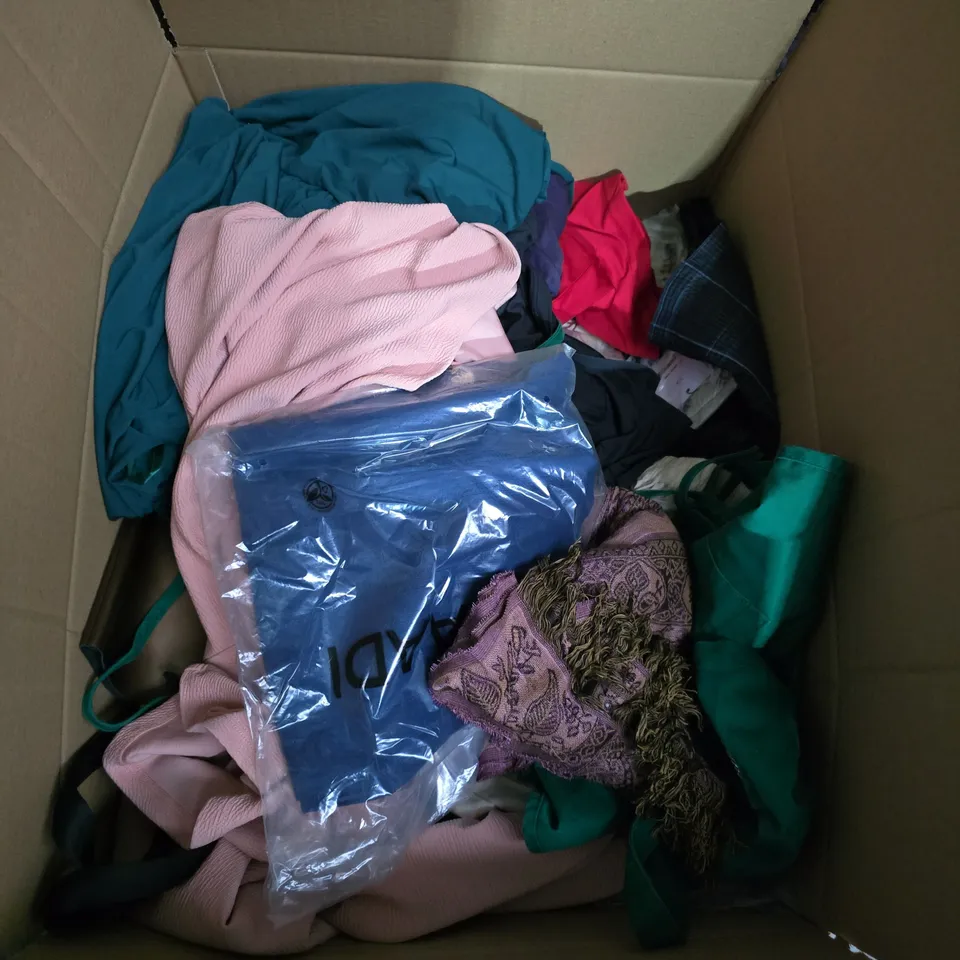 APPROXIMATELY 25 ASSORTED CLOTHING AND FASHION PRODUCTS IN VARIOUS STYLES AND SIZES - COLLECTION ONLY