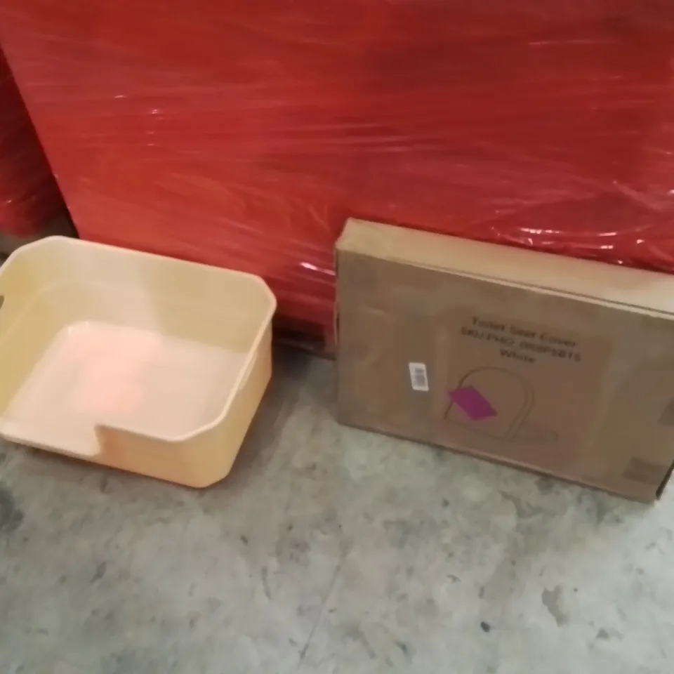 PALLET OF ASSORTED HOUSEHOLD GOODS AND PRODUCTS TO INCLUDE;TOILET SEAT COVER,CAT LITTER TRAY 