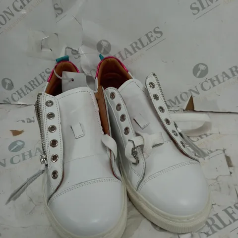 MODA IN PELLE ASINDA TRAINER - SIZE 6