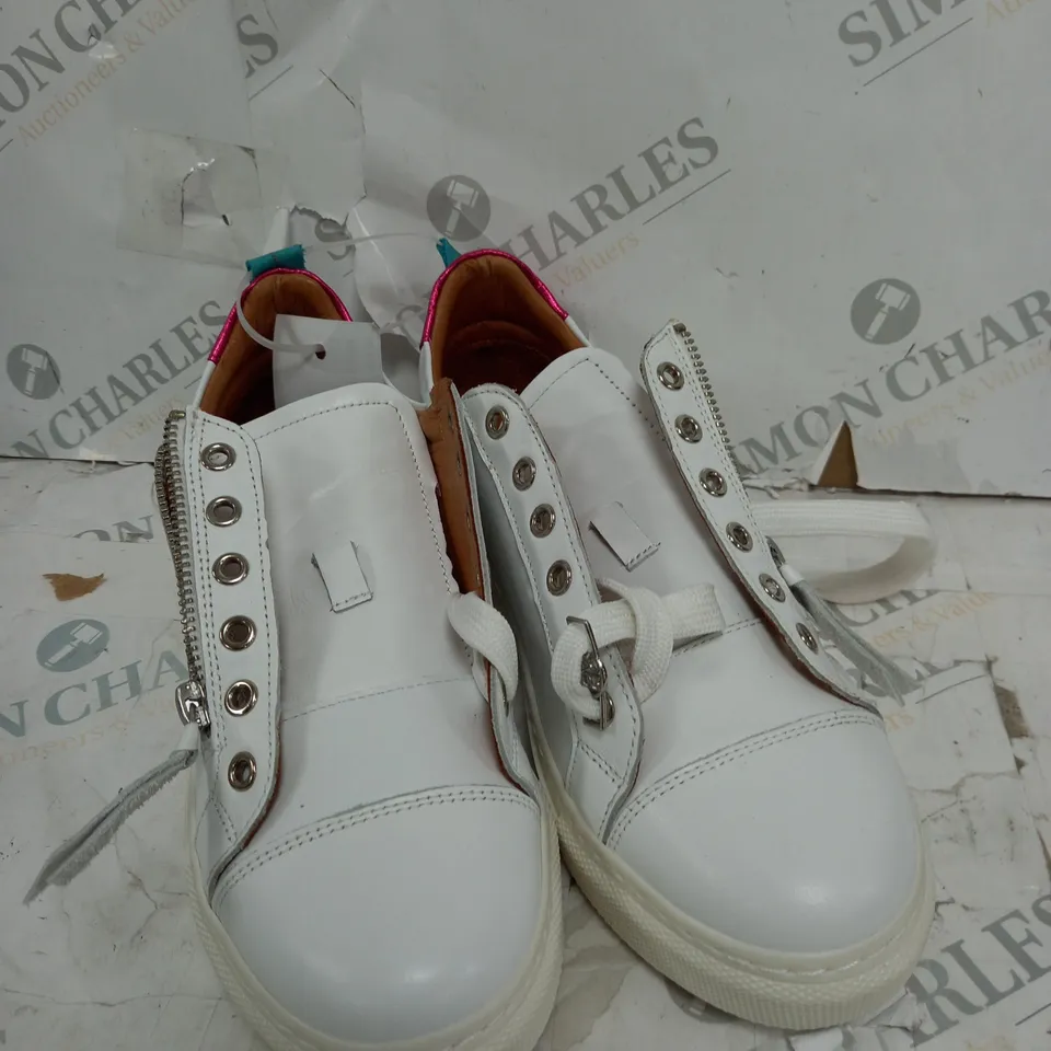 MODA IN PELLE ASINDA TRAINER - SIZE 6