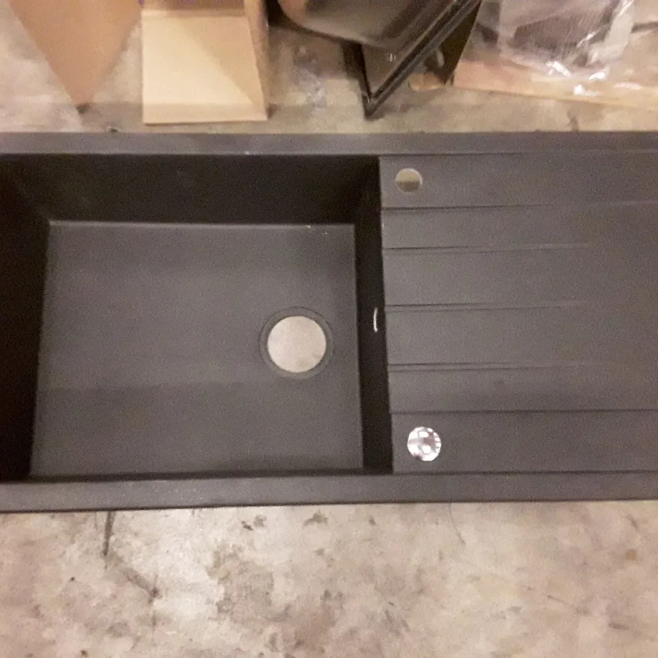 BOXED 1 BOWL BLACK SINK WITH DRAINBOARD