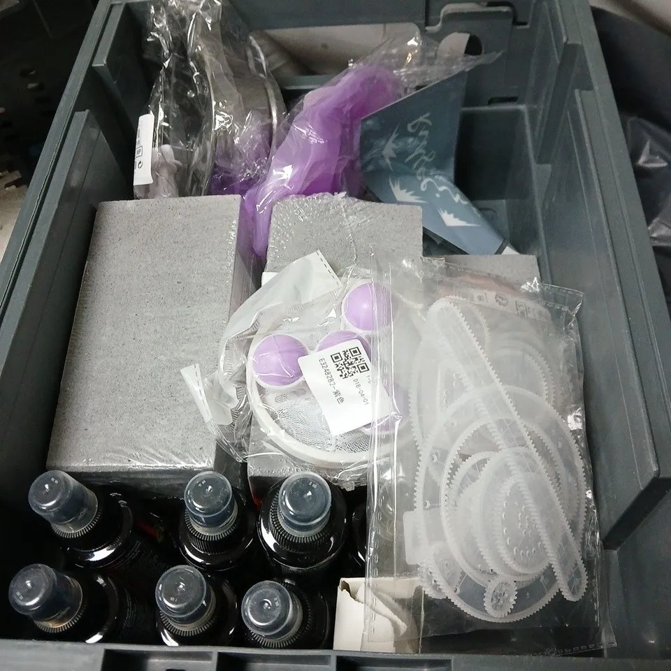 APPROXIMATELY 15 ASSORTED HOUSEHOLD ITEMS TO INCLUDE VANISH, NEON GLOW LINE, GLOVE GLU, ETERNAL PETALS ROSE ETC