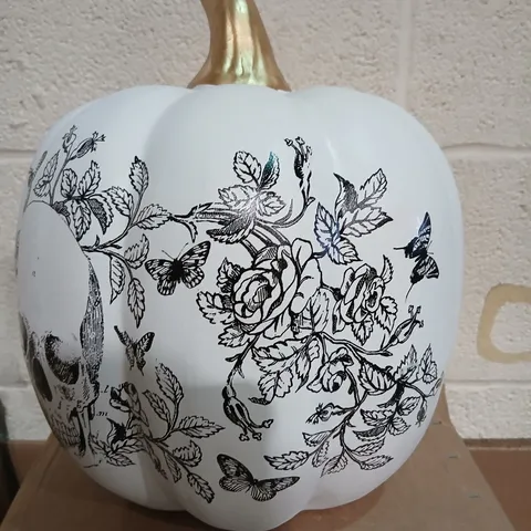 PALLET OF APPROXIMATELY 23 BRAND NEW BOXED LARGE PAINTED CERAMIC PUMPKIN – WHITE WITH BLACK FLORAL/SKULL MOTIF, HALLOWEEN DECOR